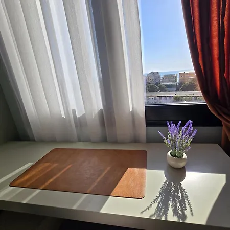 Sunny - Sea View 公寓